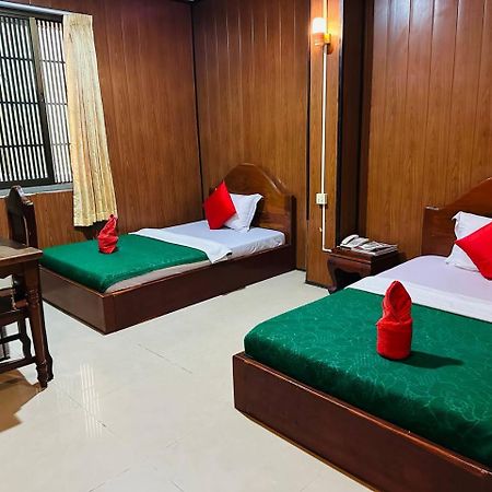 Hotel Capitol One Phnom Penh Esterno foto