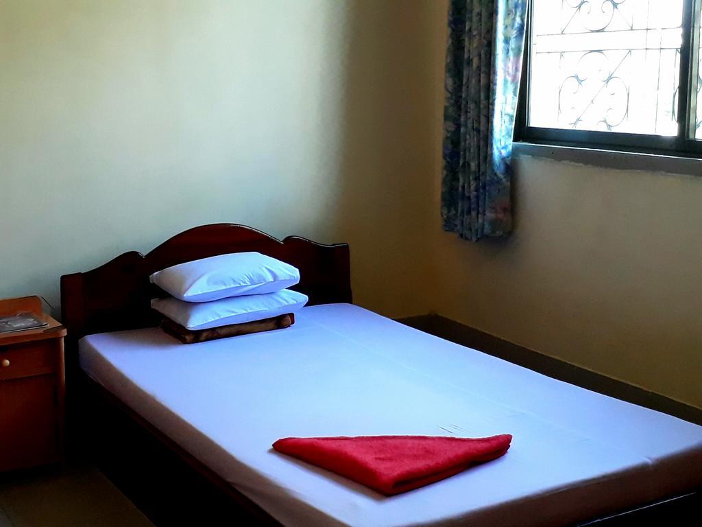 Hotel Capitol One Phnom Penh Esterno foto