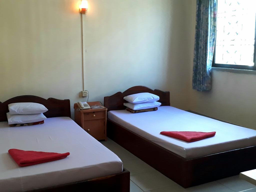 Hotel Capitol One Phnom Penh Esterno foto
