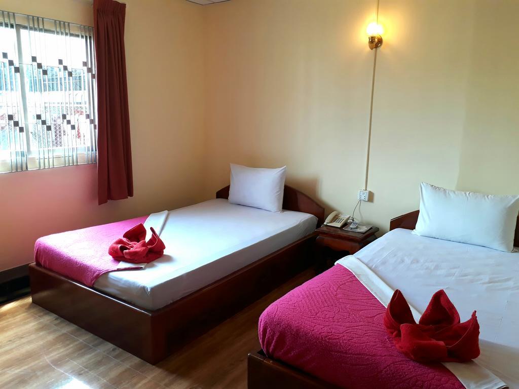 Hotel Capitol One Phnom Penh Esterno foto